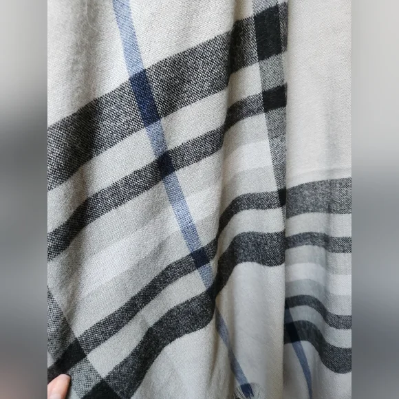 Lord & Taylor Plaid Ruana/ Poncho with Fringe - Picture 4 of 6